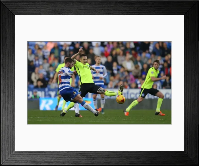 Framed Print : Sky Bet Championship Showdown: Reading vs. Brighton & Hove Albion at Madejski Stadium (31 October 2015)