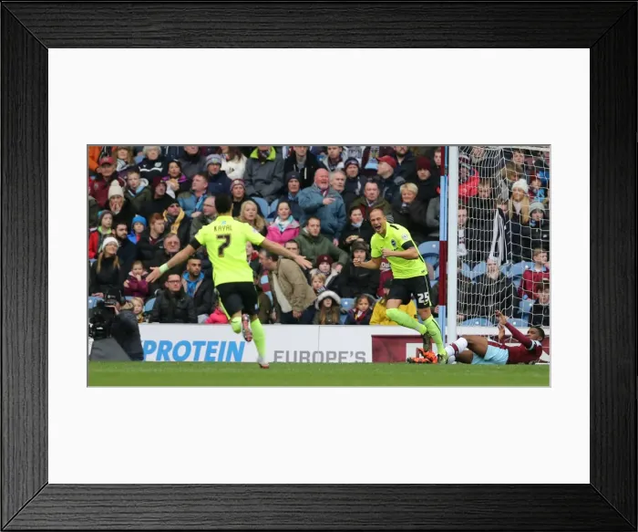Framed Print : Championship Showdown: Burnley vs. Brighton & Hove Albion at Turf Moor (22 NOV 2015)
