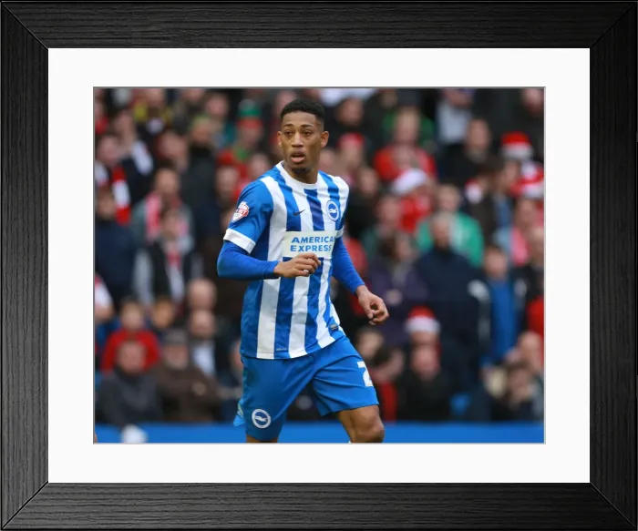 Framed Print : Brighton's Van La Parra Fights for Goal Against Middlesbrough in Championship Clash (19DEC15) Framed Print : Brighton's Van La Parra Fights for Goal Against Middlesbrough in Championship Clash (19DEC15)