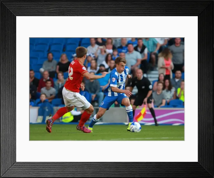 Framed Print : Brighton & Hove Albion vs Nottingham Forest: Solomon March in Action, Sky Bet Championship 2015