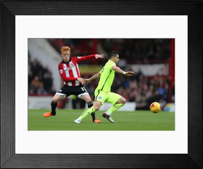 Framed Print : Battling in the Championship: Brentford vs. Brighton & Hove Albion (26 December 2015) Framed Print : Battling in the Championship: Brentford vs. Brighton & Hove Albion (26 December 2015)