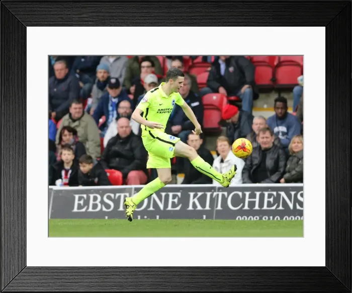 Framed Print : Championship Showdown: Brentford vs. Brighton & Hove Albion at Griffin Park (26DEC15) Framed Print : Championship Showdown: Brentford vs. Brighton & Hove Albion at Griffin Park (26DEC15)