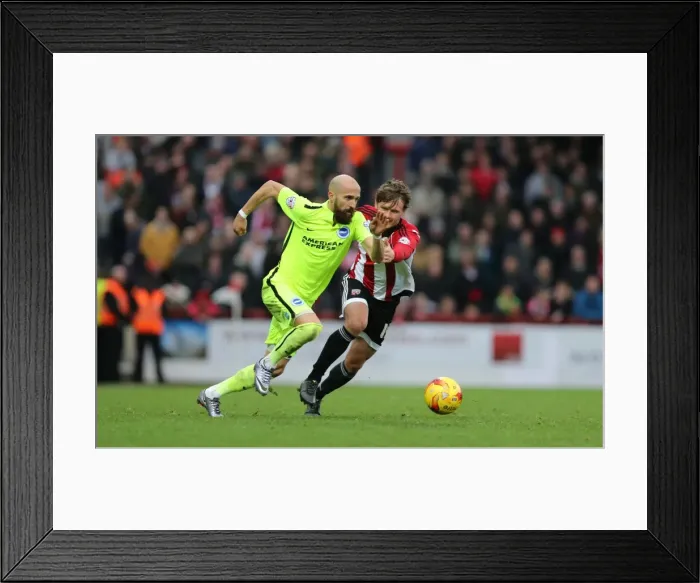 Framed Print : Battling in the Championship: Brentford vs. Brighton & Hove Albion (26 December 2015) Framed Print : Battling in the Championship: Brentford vs. Brighton & Hove Albion (26 December 2015)
