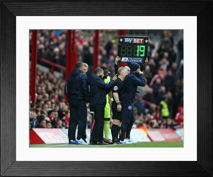 Framed Print : Championship Showdown: Brentford vs. Brighton & Hove Albion at Griffin Park (26DEC15) Framed Print : Championship Showdown: Brentford vs. Brighton & Hove Albion at Griffin Park (26DEC15)