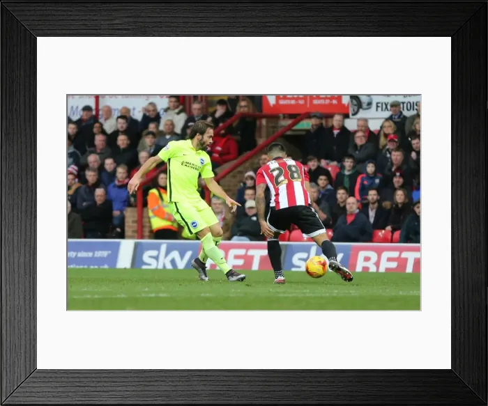 Framed Print : Battling in the Championship: Brentford vs. Brighton & Hove Albion (26 December 2015) Framed Print : Battling in the Championship: Brentford vs. Brighton & Hove Albion (26 December 2015)