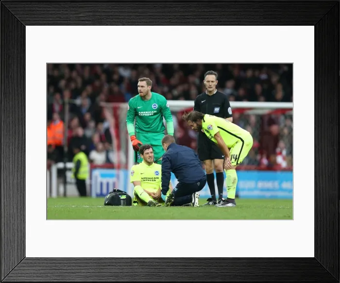 Framed Print : Championship Showdown: Brentford vs. Brighton & Hove Albion at Griffin Park (26DEC15) Framed Print : Championship Showdown: Brentford vs. Brighton & Hove Albion at Griffin Park (26DEC15)