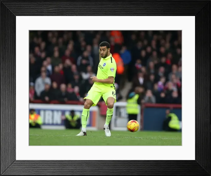 Framed Print : Battling in the Championship: Brentford vs. Brighton & Hove Albion (26 December 2015) Framed Print : Battling in the Championship: Brentford vs. Brighton & Hove Albion (26 December 2015)