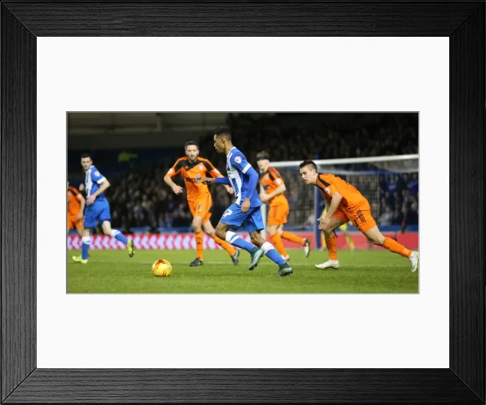 Framed Print : Brighton & Hove Albion vs Ipswich Town: A Fight in the Sky Bet Championship (29DEC15) Framed Print : Brighton & Hove Albion vs Ipswich Town: A Fight in the Sky Bet Championship (29DEC15)