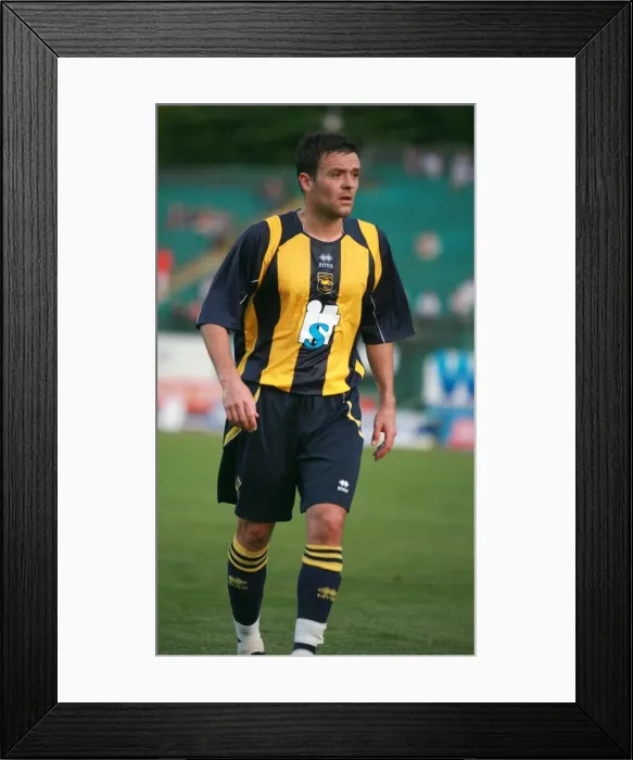 Framed Print : Steve Thomson in Action for Brighton & Hove Albion vs Ipswich Town Framed Print : Steve Thomson in Action for Brighton & Hove Albion vs Ipswich Town