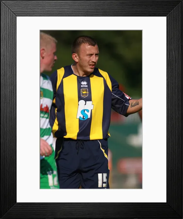 Framed Print : Gary Hart: Focused and Determined, Brighton and Hove Albion FC Goalkeeper Framed Print : Gary Hart: Focused and Determined, Brighton and Hove Albion FC Goalkeeper