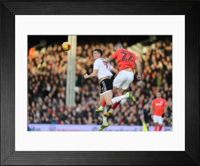 Framed Print : Battle in the Championship: Fulham vs. Brighton and Hove Albion (02JAN17) Framed Print : Battle in the Championship: Fulham vs. Brighton and Hove Albion (02JAN17)