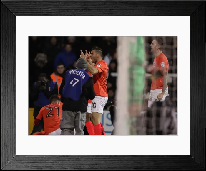 Framed Print : Battle in the Championship: Brighton and Hove Albion vs. Fulham (02JAN17) Framed Print : Battle in the Championship: Brighton and Hove Albion vs. Fulham (02JAN17)
