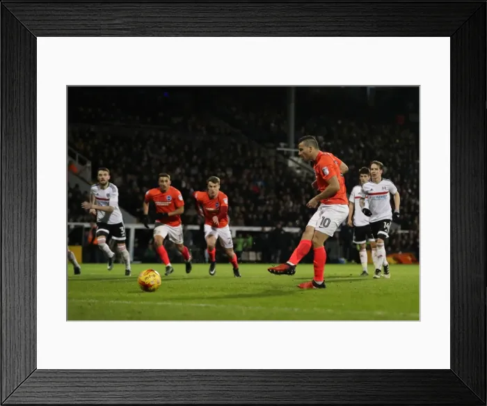 Framed Print : Championship Showdown: Fulham vs. Brighton and Hove Albion at Craven Cottage (02JAN17)