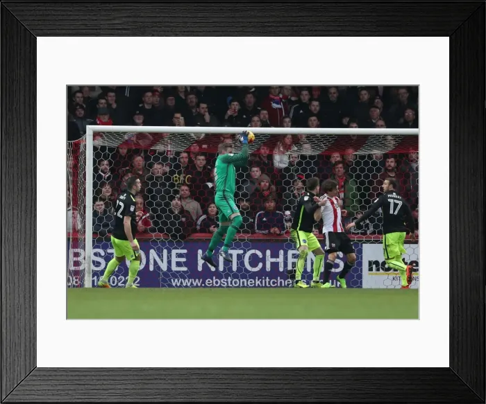 Framed Print : Championship Showdown: Brentford vs. Brighton & Hove Albion at Griffin Park (05FEB17) Framed Print : Championship Showdown: Brentford vs. Brighton & Hove Albion at Griffin Park (05FEB17)