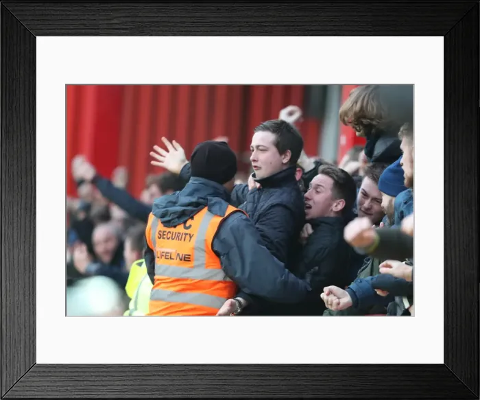 Framed Print : Battling in the Championship: Brentford vs. Brighton & Hove Albion (05FEB17) Framed Print : Battling in the Championship: Brentford vs. Brighton & Hove Albion (05FEB17)