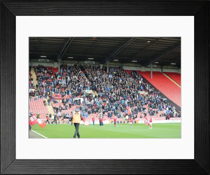Framed Print : Intense Championship Showdown: Barnsley vs. Brighton and Hove Albion at Oakwell (18FEB17) Framed Print : Intense Championship Showdown: Barnsley vs. Brighton and Hove Albion at Oakwell (18FEB17)