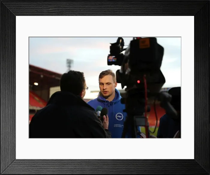 Framed Print : Battling in the Championship: Barnsley vs. Brighton & Hove Albion (18FEB17) Framed Print : Battling in the Championship: Barnsley vs. Brighton & Hove Albion (18FEB17)