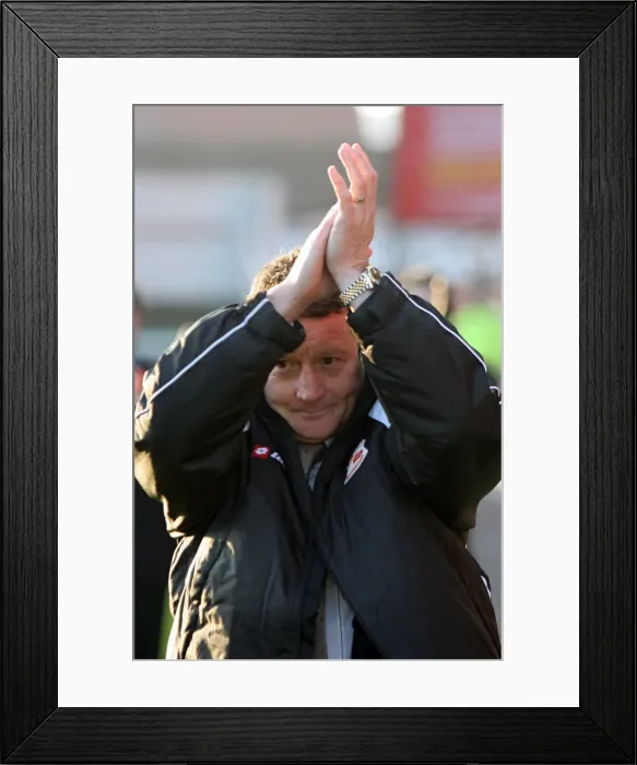 Framed Print : Brighton & Hove Albion 08-09 Away: Swindon Town - A Nod to Past Glories