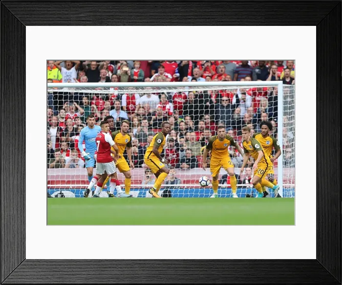 Framed Print : Brighton and Hove Albion Defend in Unison against Arsenal (01OCT17) Framed Print : Brighton and Hove Albion Defend in Unison against Arsenal (01OCT17)