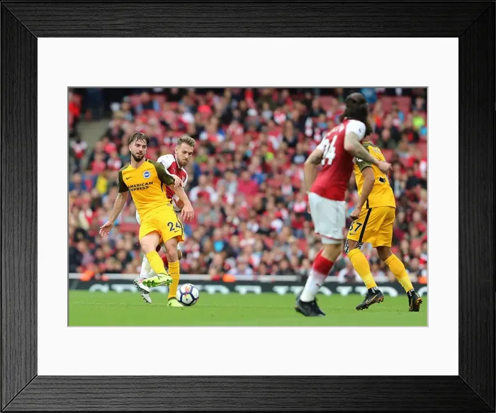 Framed Print : Propper in Action: Arsenal vs. Brighton and Hove Albion, Premier League (1st October 2017) Framed Print : Propper in Action: Arsenal vs. Brighton and Hove Albion, Premier League (1st October 2017)