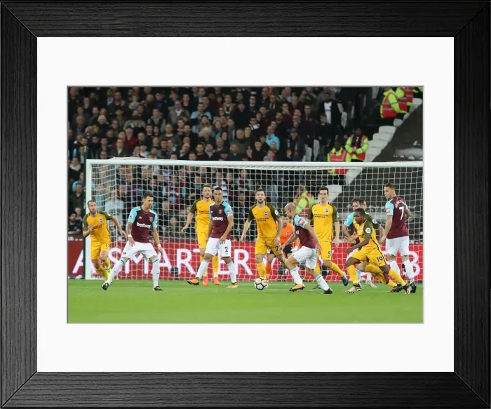 Framed Print : Defending Deeply: Brighton and Hove Albion in Action against West Ham United (20OCT17) Framed Print : Defending Deeply: Brighton and Hove Albion in Action against West Ham United (20OCT17)