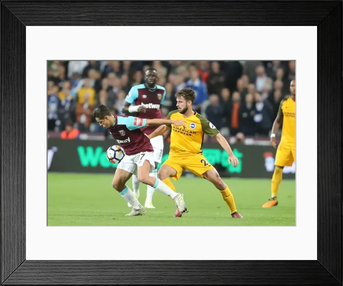 Framed Print : Propper vs Hernandez: Intense Midfield Battle in West Ham vs Brighton Premier League Clash (20OCT17) Framed Print : Propper vs Hernandez: Intense Midfield Battle in West Ham vs Brighton Premier League Clash (20OCT17)