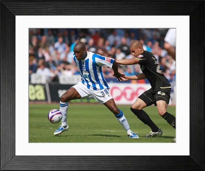 Framed Print : Brighton & Hove Albion vs. Stockport County: A Home Battle (2008-09 Season) Framed Print : Brighton & Hove Albion vs. Stockport County: A Home Battle (2008-09 Season)