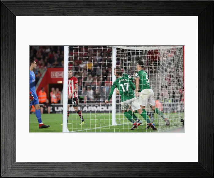 Framed Print : September Showdown: Southampton vs. Brighton & Hove Albion - Premier League 2018 Framed Print : September Showdown: Southampton vs. Brighton & Hove Albion - Premier League 2018