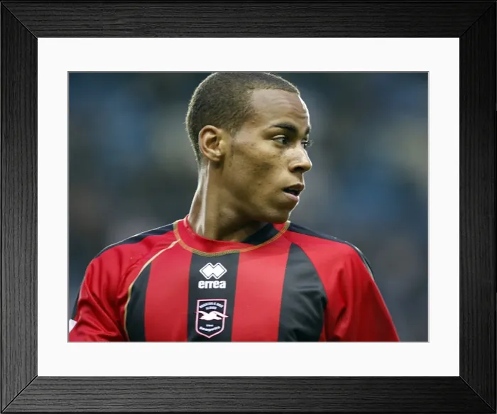 Framed Print : Elliott Bennett of Brighton & Hove Albion FC Framed Print : Elliott Bennett of Brighton & Hove Albion FC