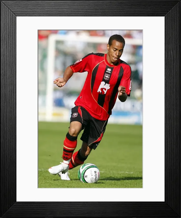 Framed Print : Brighton & Hove Albion FC: Elliott Bennett Shines Framed Print : Brighton & Hove Albion FC: Elliott Bennett Shines