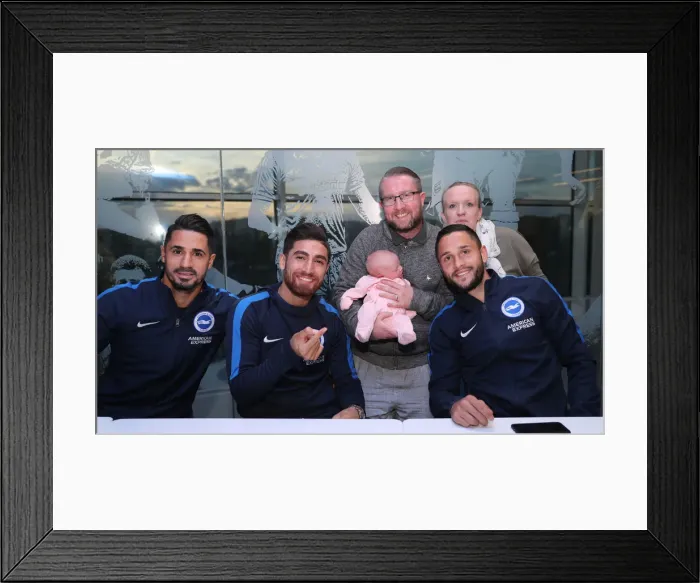 Framed Print : Brighton & Hove Albion FC: Player Signing Event - 23rd October 2018 Framed Print : Brighton & Hove Albion FC: Player Signing Event - 23rd October 2018