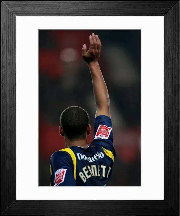 Framed Print : Brighton & Hove Albion: 2009-10 Away Game at Southampton Framed Print : Brighton & Hove Albion: 2009-10 Away Game at Southampton