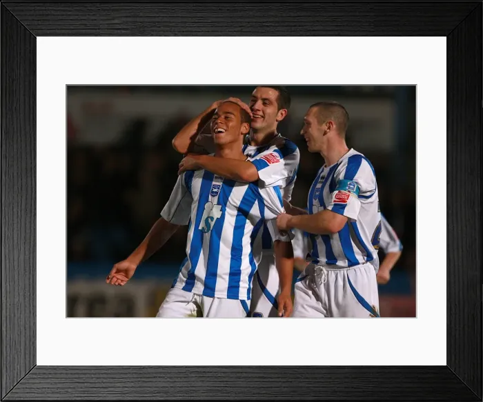 Framed Print : Brighton & Hove Albion: Spotlight on Star Midfielder Elliott Bennett Framed Print : Brighton & Hove Albion: Spotlight on Star Midfielder Elliott Bennett