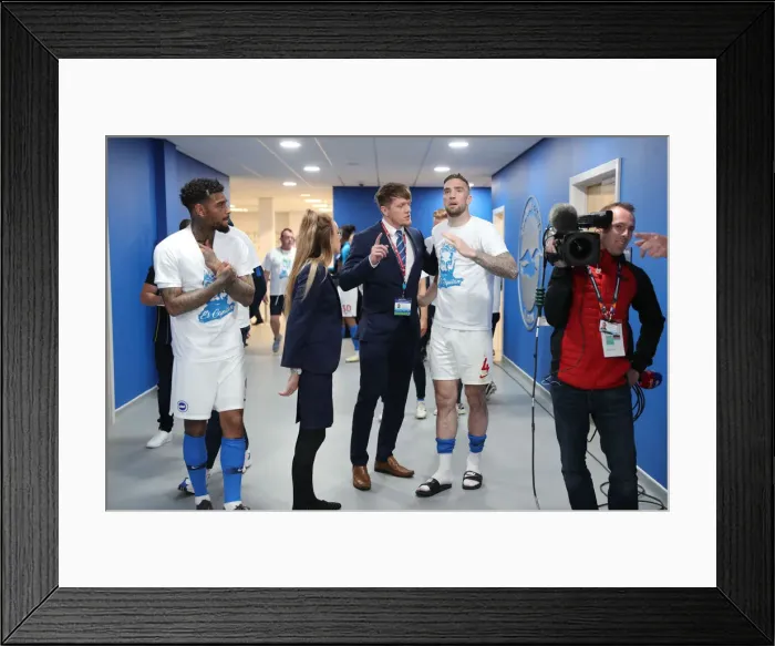 Framed Print : Brighton and Hove Albion: Premier League Survival Celebration - Players Lap of Appreciation (May 2019) Framed Print : Brighton and Hove Albion: Premier League Survival Celebration - Players Lap of Appreciation (May 2019)