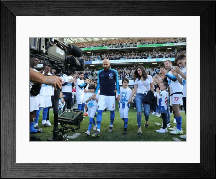 Framed Print : Brighton & Hove Albion: Premier League Survival Celebration - Players Lap of Appreciation (May 2019) Framed Print : Brighton & Hove Albion: Premier League Survival Celebration - Players Lap of Appreciation (May 2019)