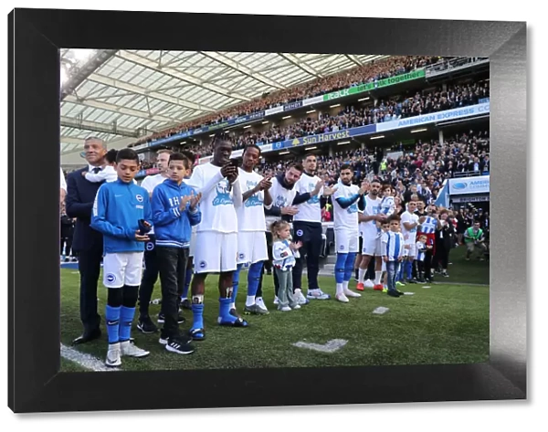 Brighton and Hove Albion Players Celebrate Promotion with Lap of Appreciation after Beating Manchester City (12 May 2019)
