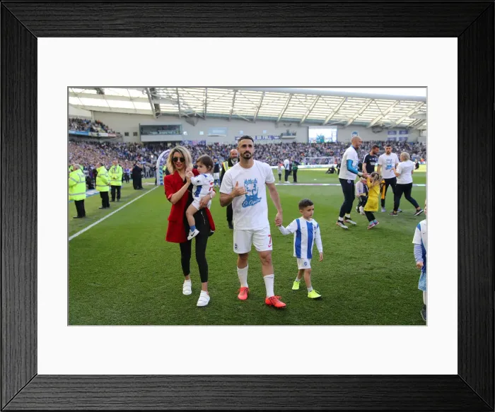 Framed Print : Brighton and Hove Albion: Premier League Survival Celebration - Players Lap of Appreciation (May 2019) Framed Print : Brighton and Hove Albion: Premier League Survival Celebration - Players Lap of Appreciation (May 2019)
