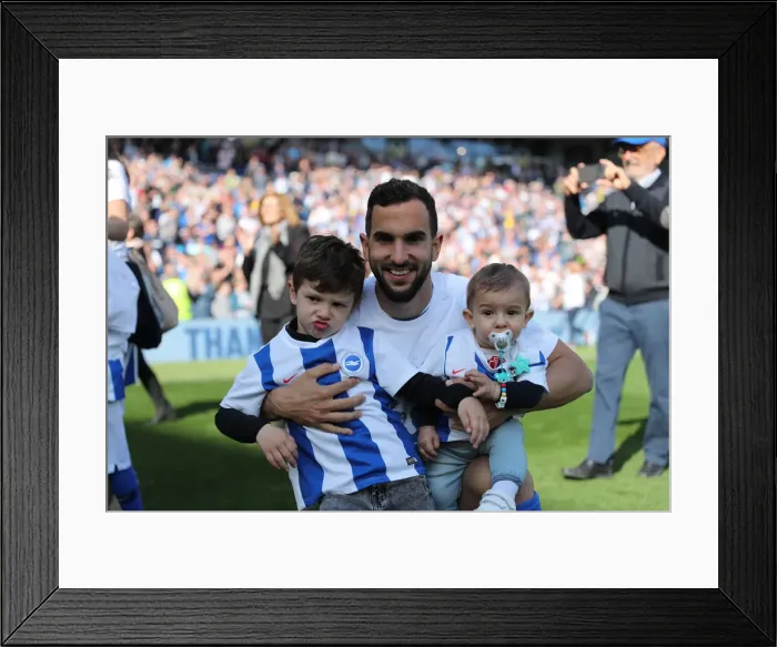Framed Print : Brighton and Hove Albion: Premier League Survival Celebration - Players Lap of Appreciation (May 2019) Framed Print : Brighton and Hove Albion: Premier League Survival Celebration - Players Lap of Appreciation (May 2019)