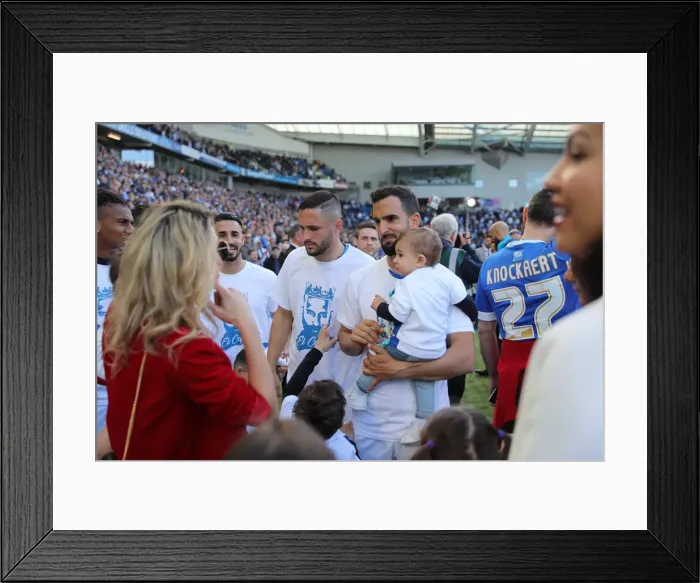 Framed Print : Brighton & Hove Albion: Premier League Survival Celebration - Players Lap of Appreciation (May 2019) Framed Print : Brighton & Hove Albion: Premier League Survival Celebration - Players Lap of Appreciation (May 2019)