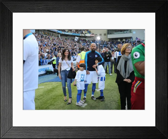 Framed Print : Brighton & Hove Albion: Premier League Survival Celebration - Players Lap of Appreciation (12 May 2019) Framed Print : Brighton & Hove Albion: Premier League Survival Celebration - Players Lap of Appreciation (12 May 2019)