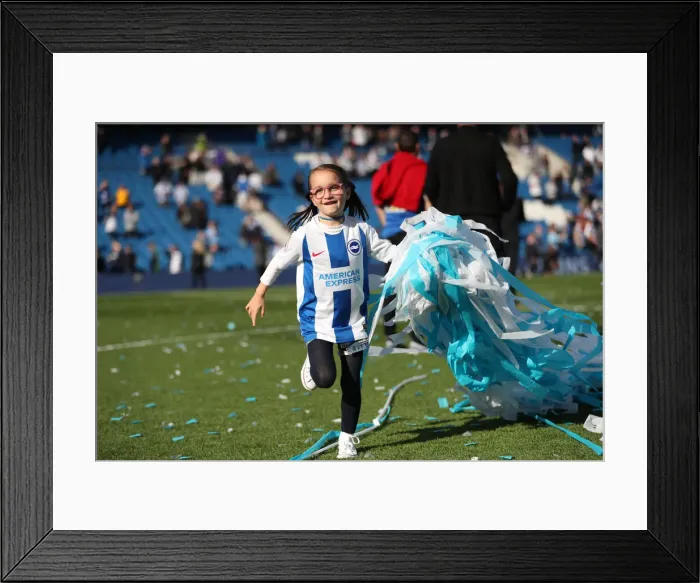 Framed Print : Brighton & Hove Albion: Premier League Survival Celebration - Players Lap of Appreciation (12 May 2019) Framed Print : Brighton & Hove Albion: Premier League Survival Celebration - Players Lap of Appreciation (12 May 2019)