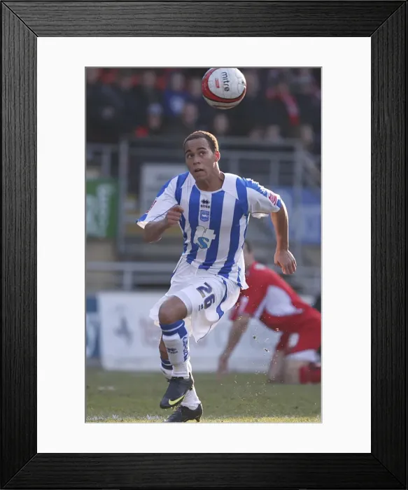 Framed Print : Elliott Bennett: Brighton and Hove Albion's Star Midfielder Framed Print : Elliott Bennett: Brighton and Hove Albion's Star Midfielder