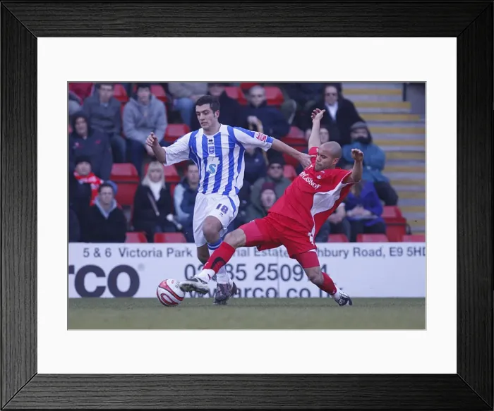 Framed Print : Brighton & Hove Albion FC: 2009-10 Away Season - Leyton Orient Gallery Framed Print : Brighton & Hove Albion FC: 2009-10 Away Season - Leyton Orient Gallery