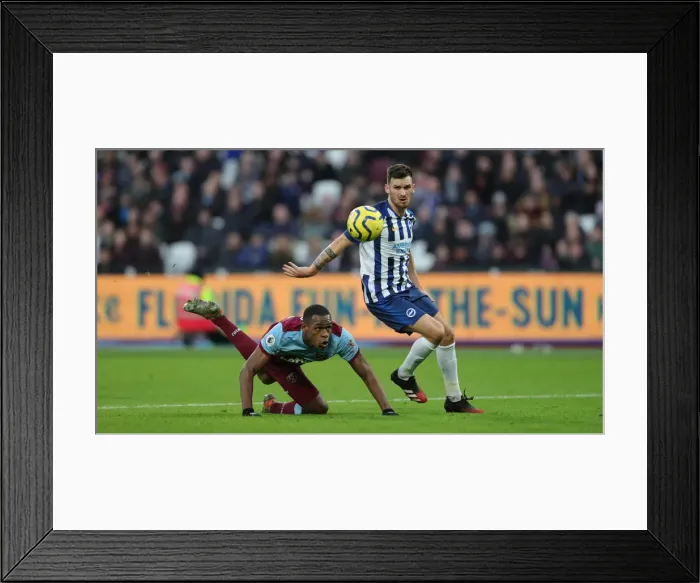 Framed Print : Battle in the Premier League: West Ham United vs. Brighton and Hove Albion - 1st February 2020 Framed Print : Battle in the Premier League: West Ham United vs. Brighton and Hove Albion - 1st February 2020