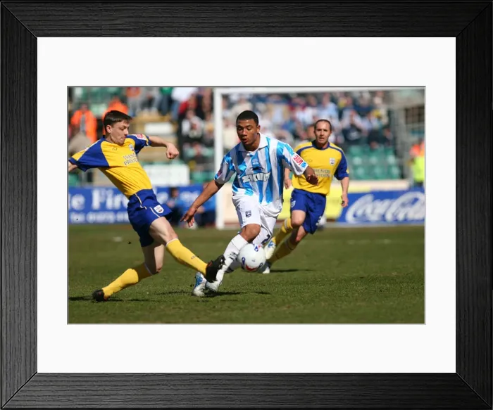 Framed Print : Colin Kazim Richards vs Southampton on 8th April 2006 Framed Print : Colin Kazim Richards vs Southampton on 8th April 2006