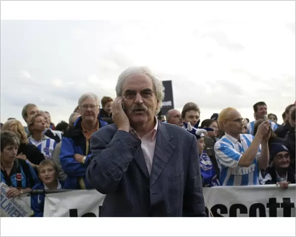 Des Lynam marches for Falmer on the Phone