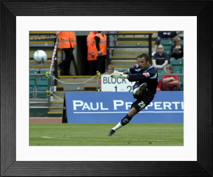 Framed Print : Wayne Henderson drop kick Framed Print : Wayne Henderson drop kick