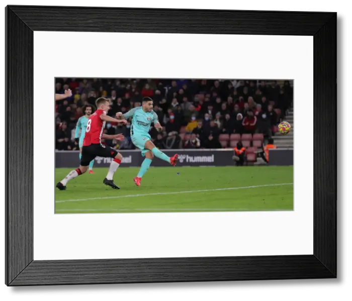 Framed Print : Decisive Moments: Southampton vs. Brighton & Hove Albion at St Mary's (04DEC21)