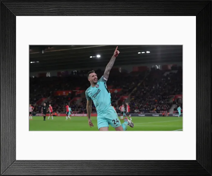 Framed Print : Decisive Moments: Southampton vs. Brighton & Hove Albion at St Mary's, 04DEC21