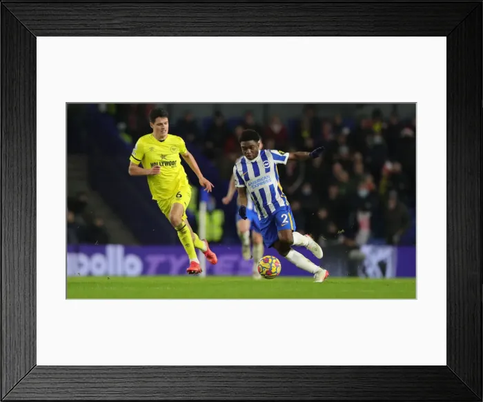 Framed Print : Boxing Day Battle: Premier League Clash between Brighton & Hove Albion and Brentford (26DEC21)